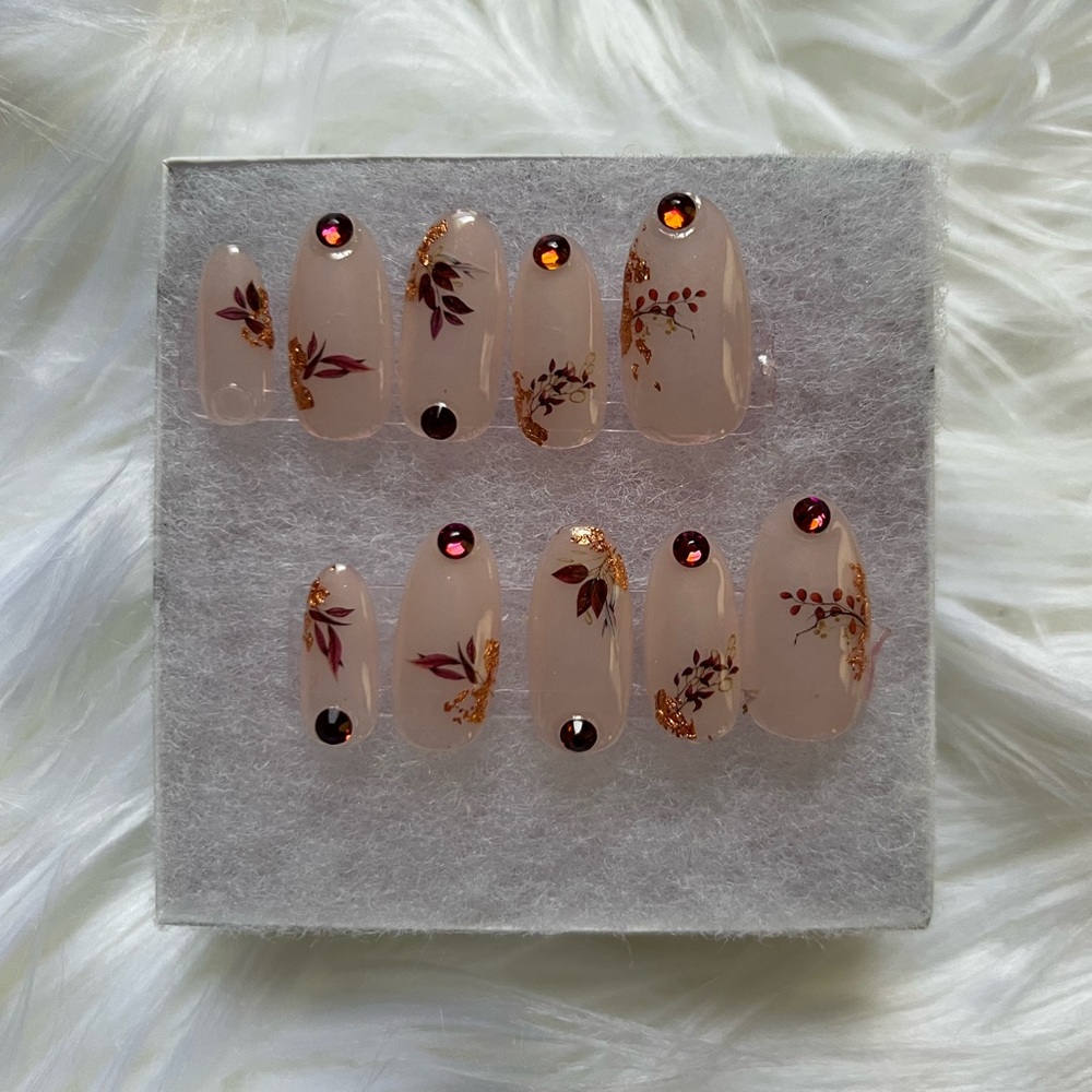 Cream Floral Press On Nail Set